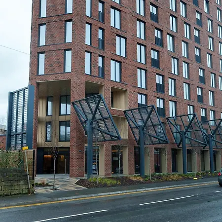 Emerald Elegance, 2bed 2bath Leeds Escape, Center & Stadium Apartment Leeds (West Yorkshire)