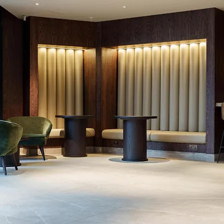 Jungle Luxe Retreat, 2bed 2bath Leeds, Center & Stadium Apartament