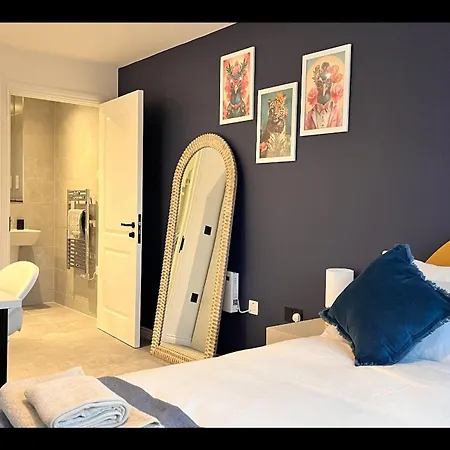 Apartment Emerald Elegance, 2bed 2bath Leeds Escape, Center & Stadium *