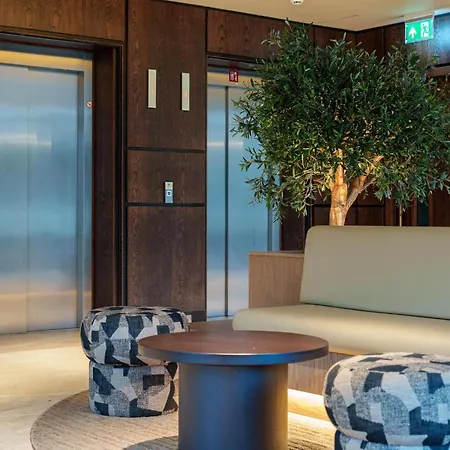 Emerald Elegance, 2bed 2bath Escape, Center & Stadium Daire