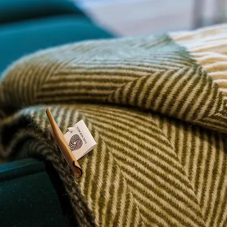 Jungle Luxe Retreat, 2bed 2bath Leeds, Center & Stadium