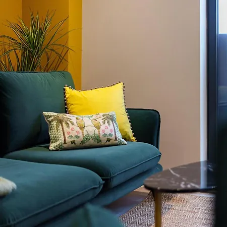 アパート Jungle Luxe Retreat, 2bed 2bath Leeds, Center & Stadium リーズ