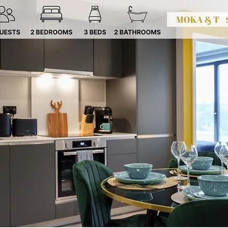 Emerald Elegance, 2bed 2bath Escape, Center & Stadium Leeds (West Yorkshire)