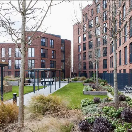 Jungle Luxe Retreat, 2bed 2bath Leeds, Center & Stadium * リーズ