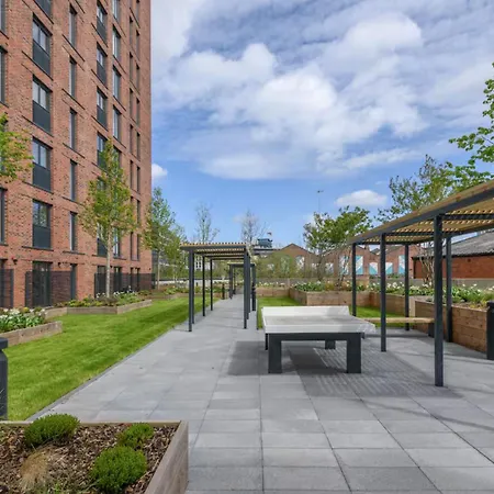 Daire Emerald Elegance, 2bed 2bath Escape, Center & Stadium Leeds (West Yorkshire)
