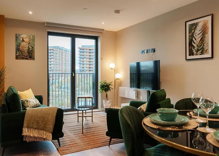 Jungle Luxe Retreat, 2bed 2bath Leeds, Center & Stadium Apartman *