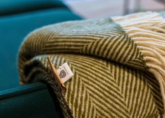 Jungle Luxe Retreat, 2bed 2bath Leeds, Center & Stadium