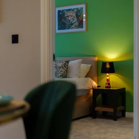 Jungle Luxe Retreat, 2bed 2bath Leeds, Center & Stadium * Leeds (West Yorkshire)