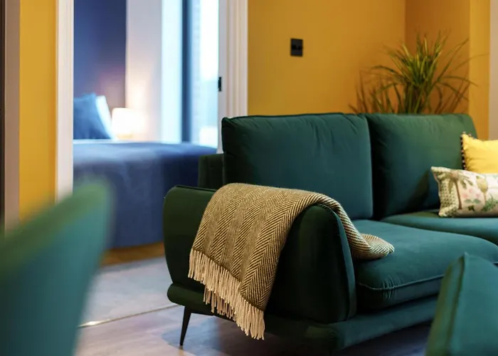 Jungle Luxe Retreat, 2bed 2bath Leeds, Center & Stadium Апартаменти