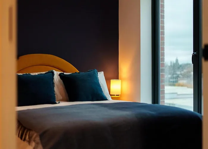 Jungle Luxe Retreat, 2bed 2bath Leeds, Center & Stadium Апартаменти *