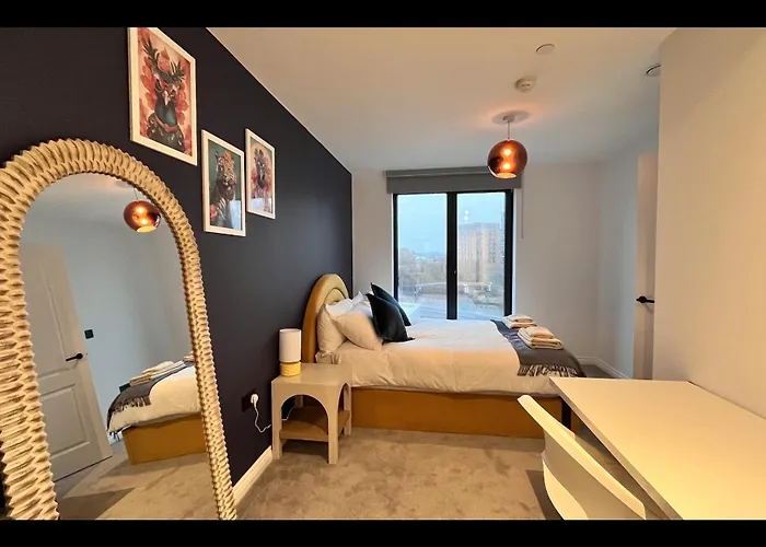 Jungle Luxe Retreat, 2bed 2bath Leeds, Center & Stadium