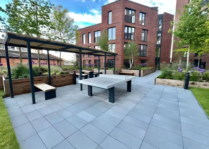 Апартаменти Jungle Luxe Retreat, 2bed 2bath Leeds, Center & Stadium